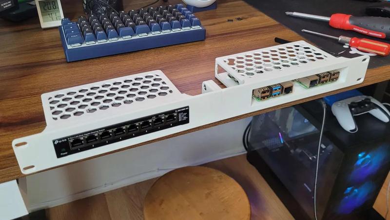TL-SG108 / Raspberry Pi 19" Rack Mount   