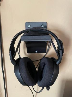 Yet another headphone wall mount... but extended!