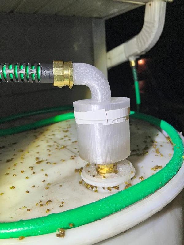 Rain barrel / garden hose sediment strainer / filter   