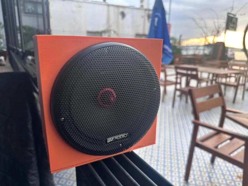 Very basic 6 Inch / 16Cm Speaker box   