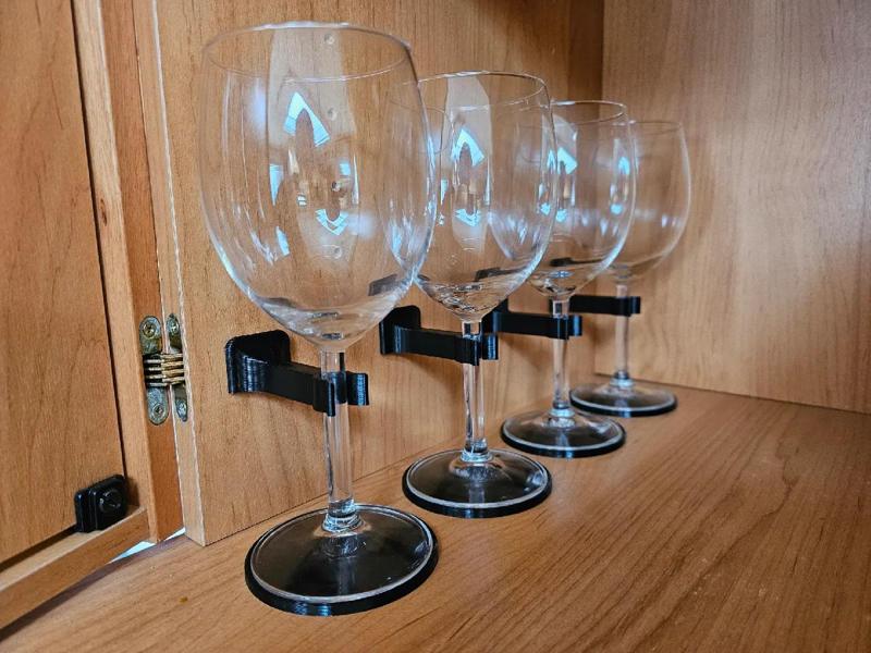 Držák sklenic na víno   