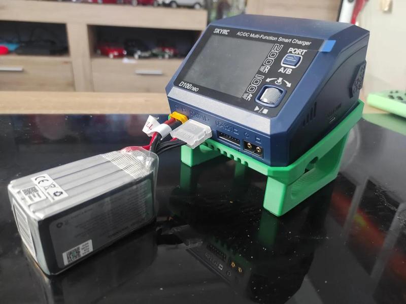 SkyRC D100 / D200 NEO LiPO stand   