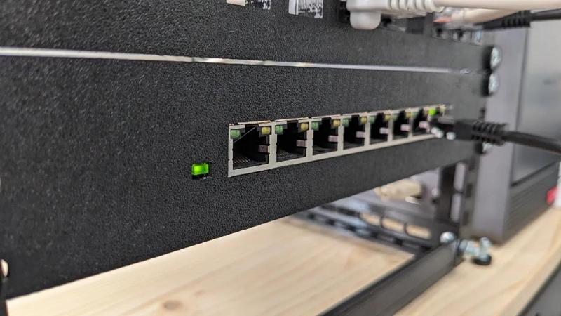 tp-link TL-SG108E 10-inch rack mount   