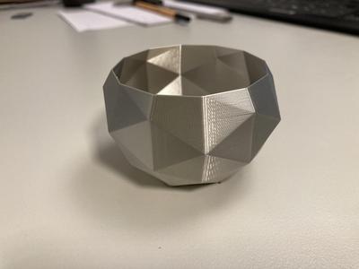 low poly cup / plant pot
