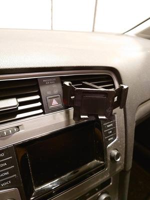 Phoneholder for air vent like VW Golf VII (7)