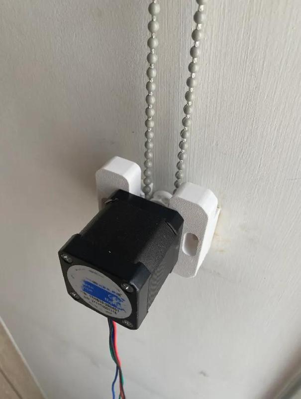 High-torque motorised roller blinds mount   