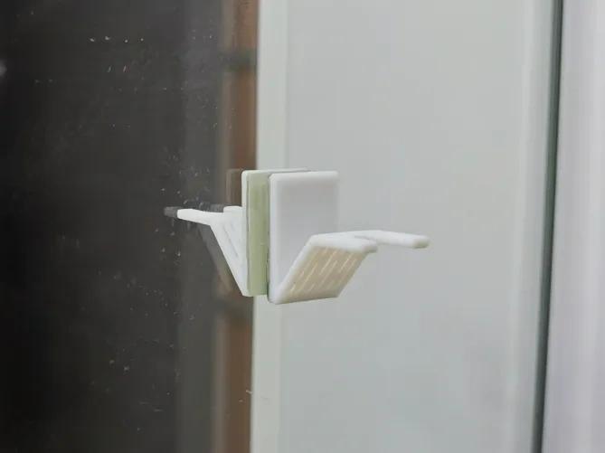 A minuscule toothbrush holder