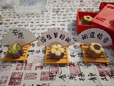 Chinese Pastry Display Container