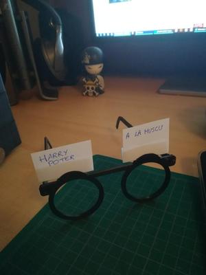 Qui est ce / who am I