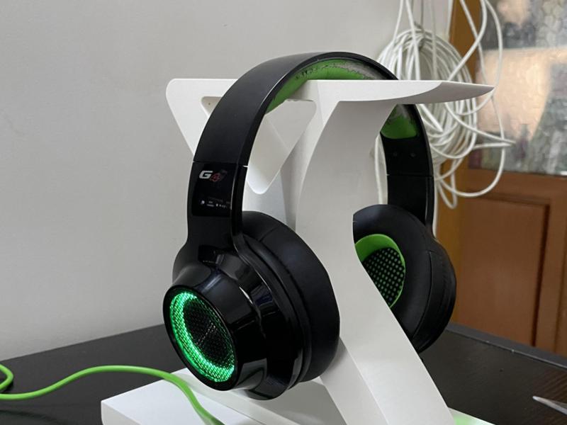A pretty good headphone stand
