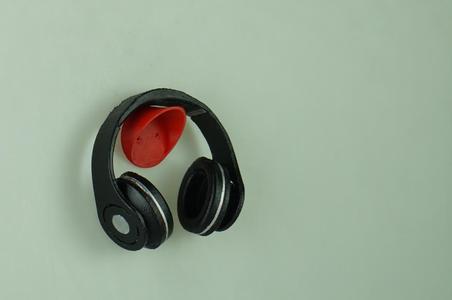 Max - The Headphone Hold