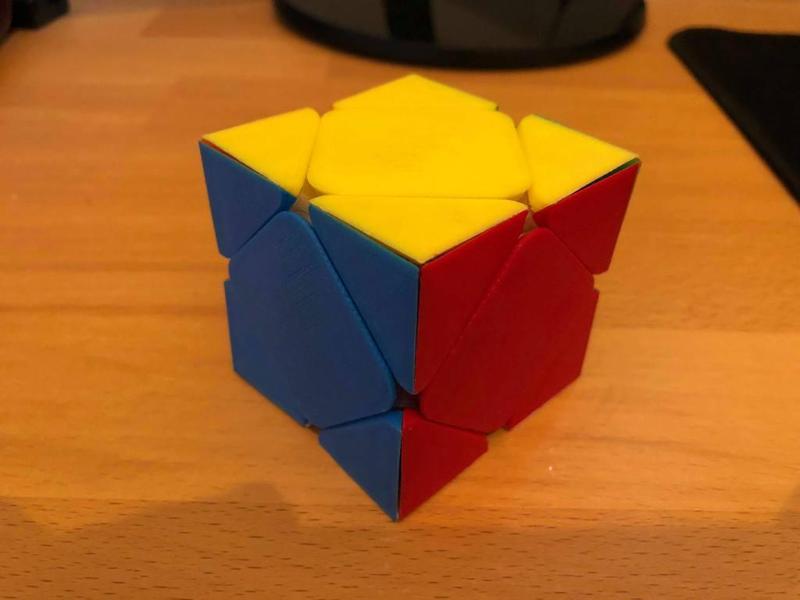 Stickerless Skewb
