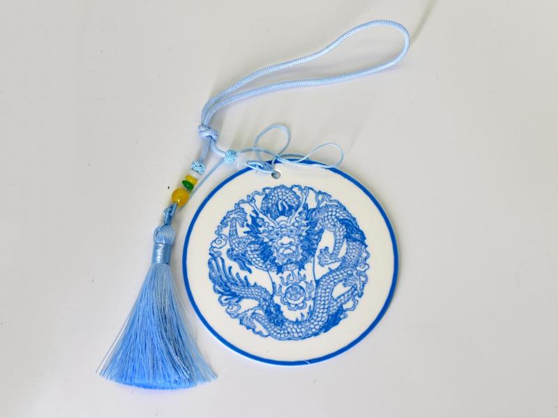 Transported Blue and White Porcelain Dragon Plate Decoration