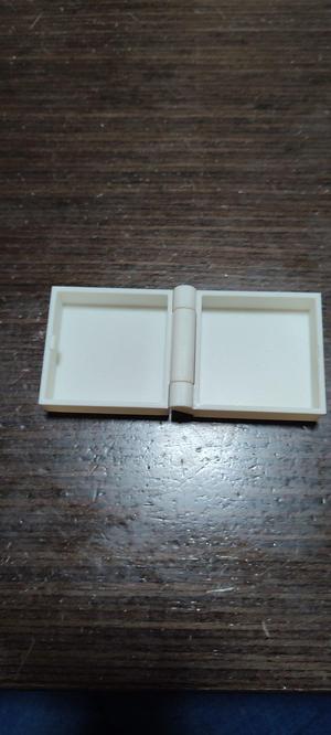 box with hinges with QR code