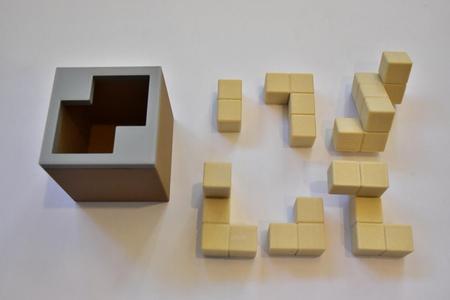 L-I-Vator I - Packing puzzle by László Molnár