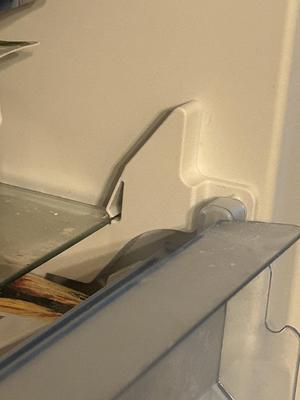 Shelf bracket for Bosch 225 Freezer