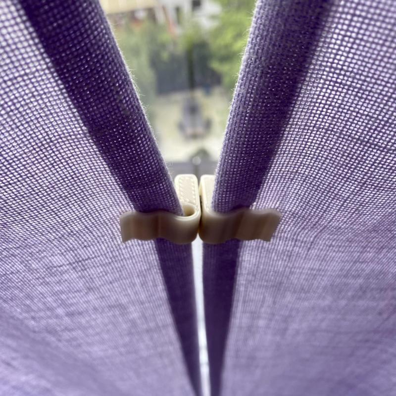 Magnetic clip (curtains connector)