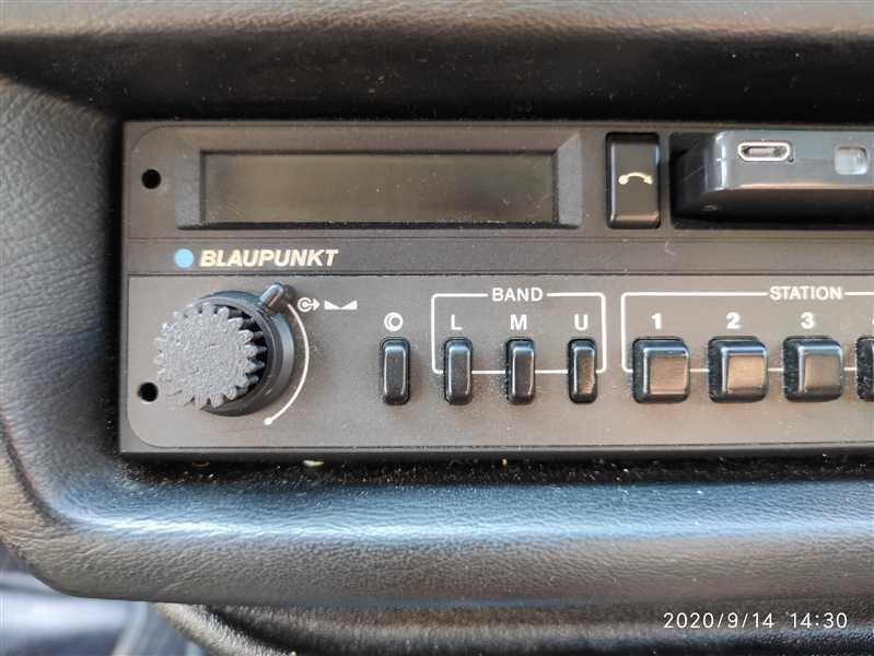 Blaupunkt Boston Radio knob / Mercedes 190 e radio