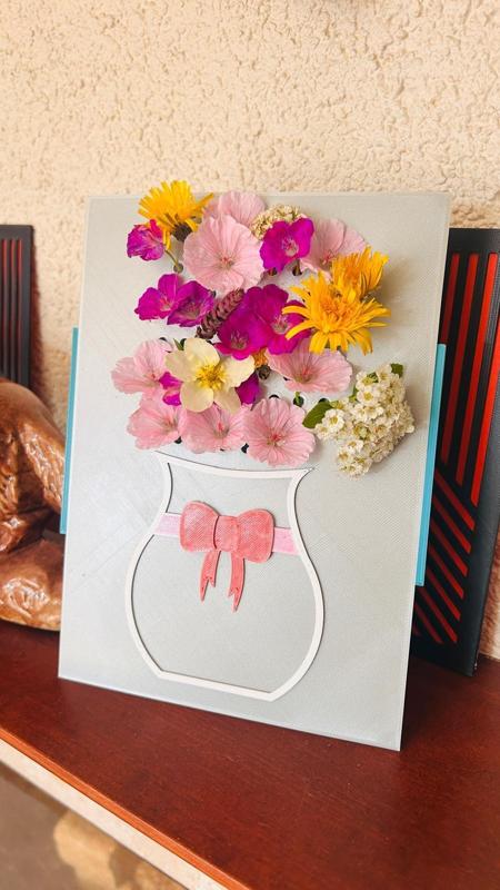 Wildflower Vase Plate – a Gift for a Mom