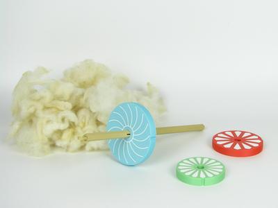 Drop spindle with interchangeable whorls
