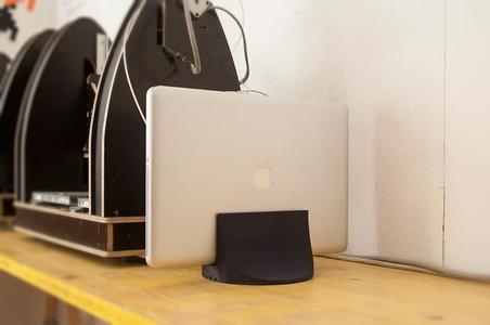 MacBook Vertical Dock Station