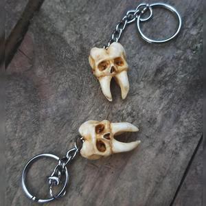 Skull-Tooth Keychain - Accessory and unique for halloween, terrifying