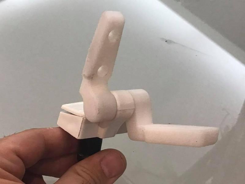 Bisagra De tapa de Toilette (inodoro) Marca Ferrum (Argentina)