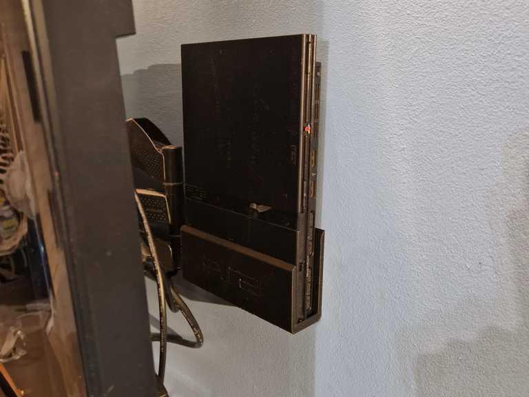 PlayStation 2 Slim wall mount