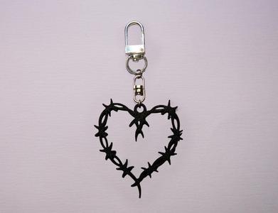 Karol G keychain (wire heart)