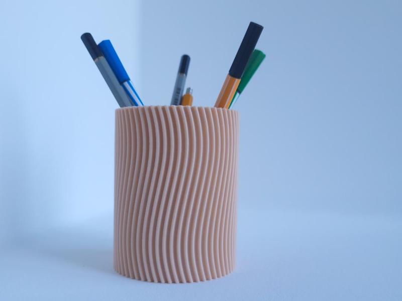 BAVEO 29 - wavy pen holder