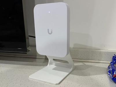 U7 in-wall desktop stand