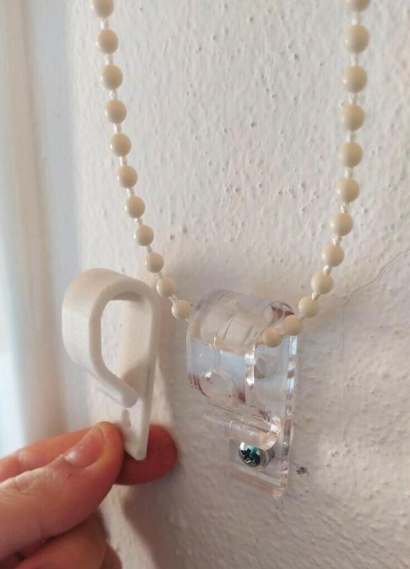 Curtain guide [Curtain]