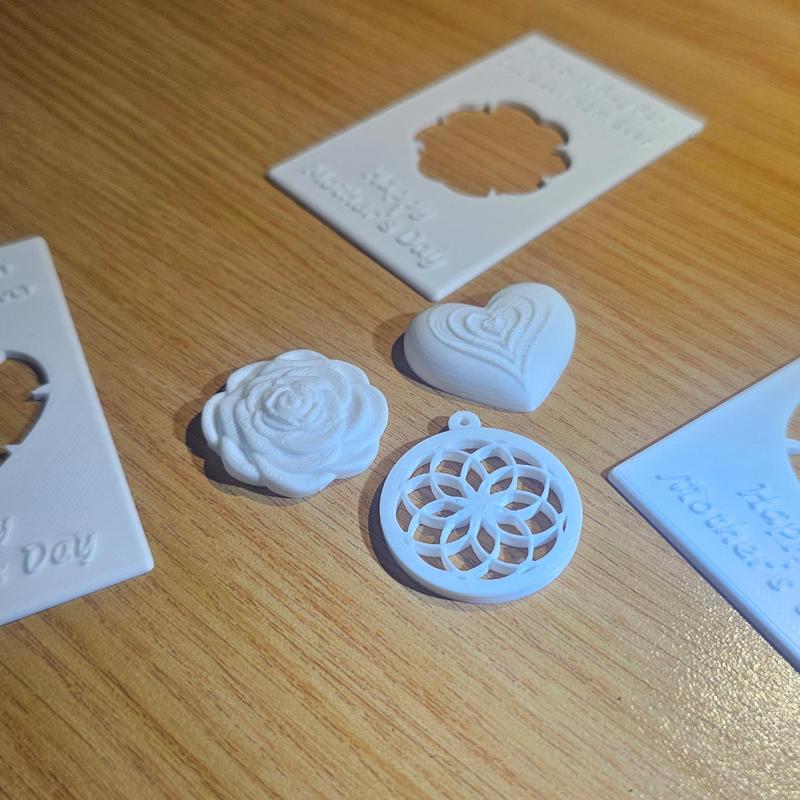 Mom's Mini Keepsakes: Pocket Hugs for Mother's Day