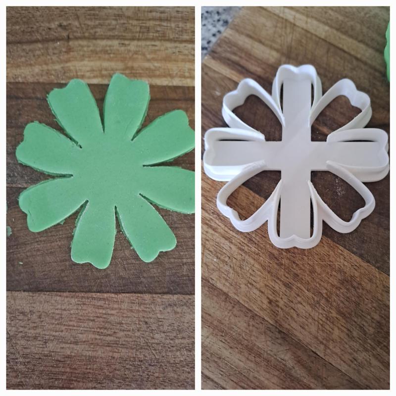 Flower cookie or clay cutter