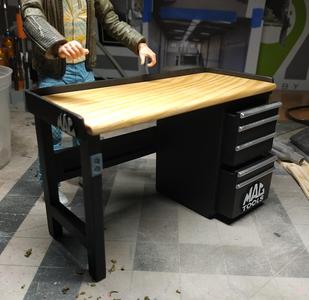 scaled MAC TOOLS workbench for scale garage