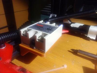 SSR mounting bracket for aluminum extrusion