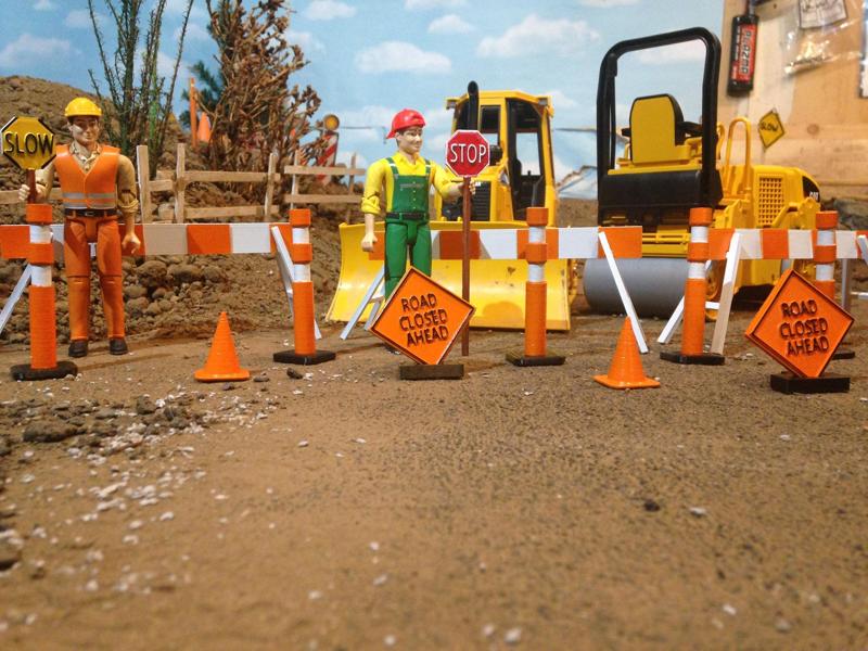 Traffic cones and Road closed signs/stands 1:16