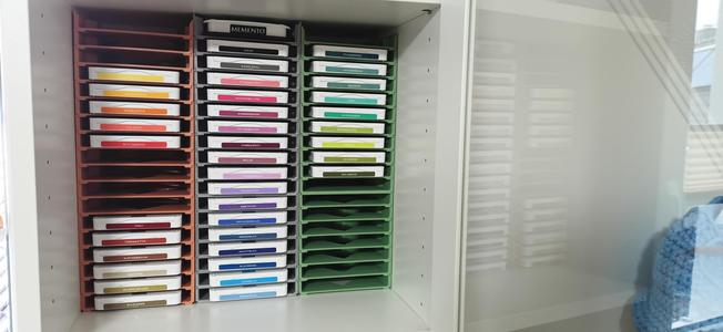 Stempelkissenhalter für Stampin' Up! (IKEA Schrank BILLY mit Glastür) /   Ink pad holder for Stampin' Up! (IKEA cabinet BILLY with glass door)