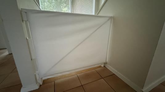 Cat Gate, Dog Gate, Pet Gate - non-marring, reversible installation, easily removable