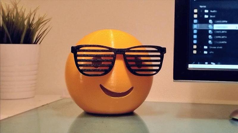 Shutter Shades Emoji Lamp And Pen Holder