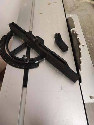 Schiebeanschlag für Tischkreissäge
