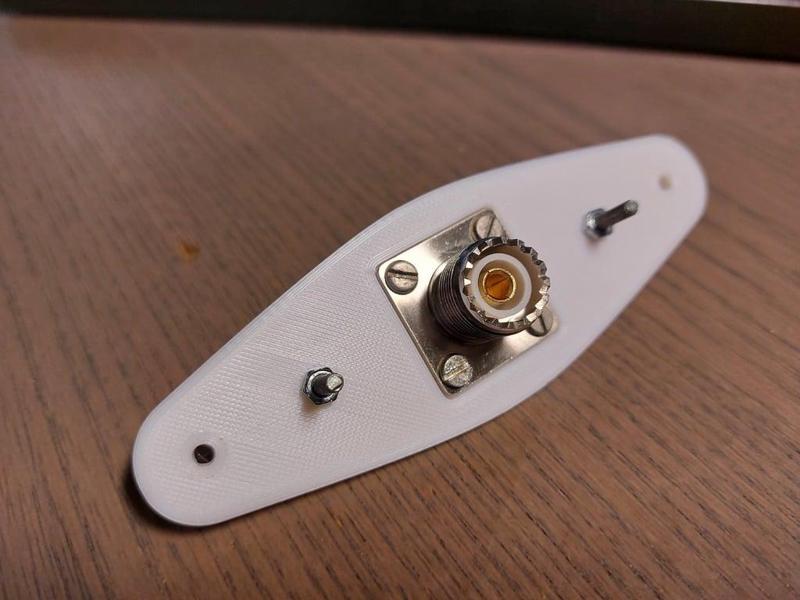 Dipole center insulator