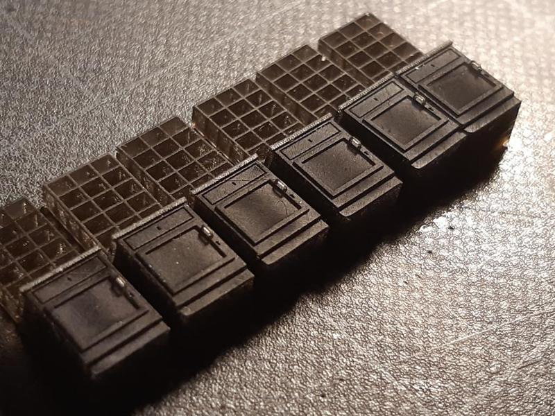 (H0, TT) Postsortiertisch mit Regal