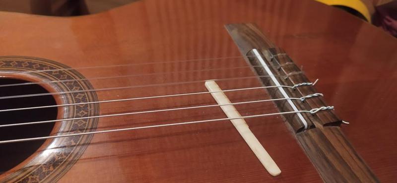 Simple Guitar saddle replacement - Einfacher Gitarre Sattel