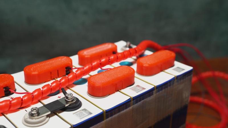 EVE 105 Ah Busbar Cover