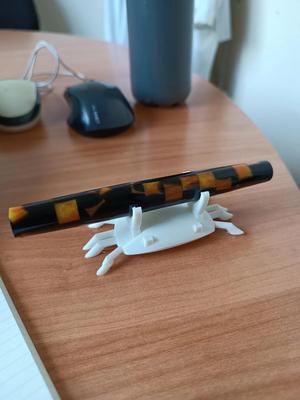 Crab Pen Holder Low Poly