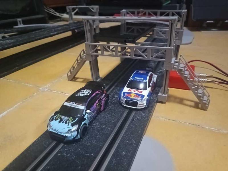 Extensión de pista para peralte y puente / Track extension for bridge and banked support  for SCX Compact 1/43