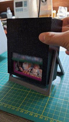 Endless card presenter (Quotes or pictures)
