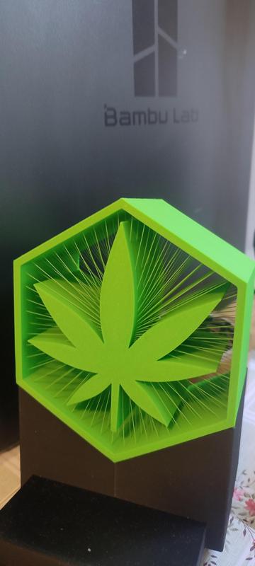 Cannabis leaf suspended string art+phone holder