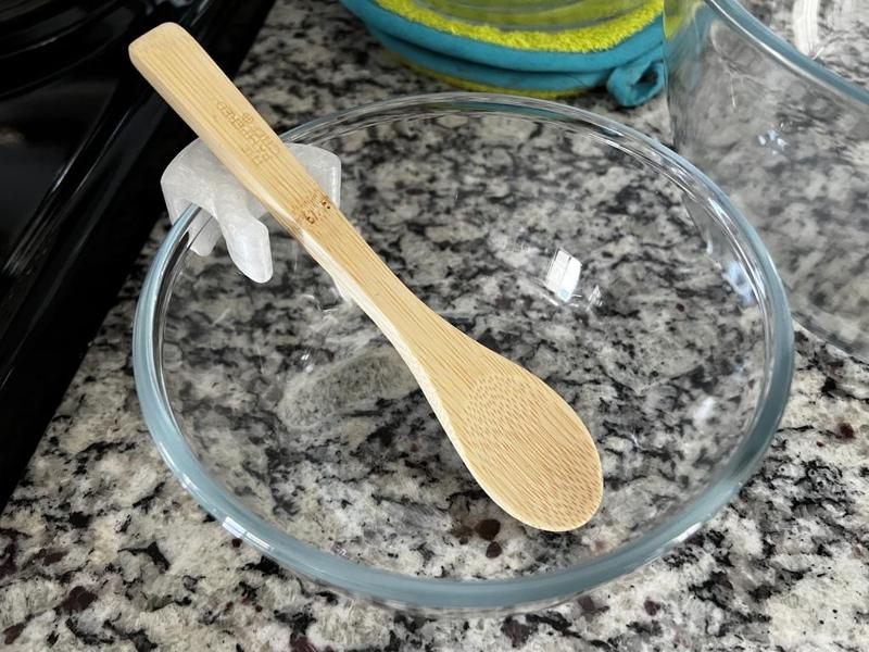 A Simple Bowl Spoon Holder